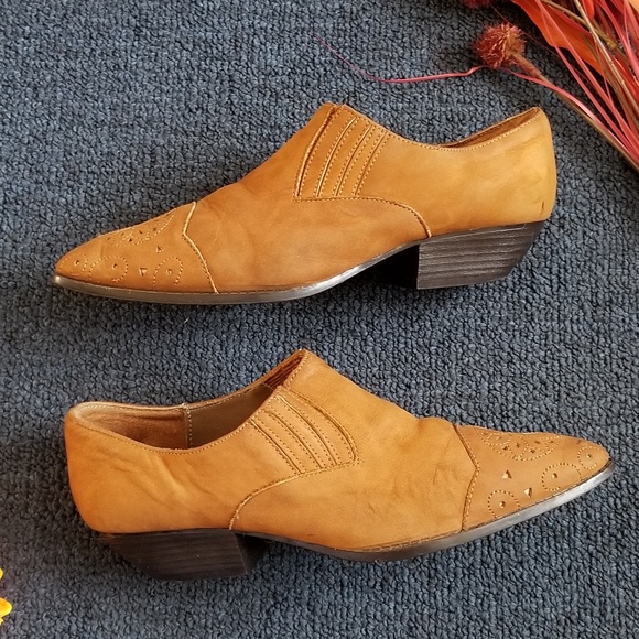 2×$20 Pimento Camel Suede Ankle Booties Pointy 6 - Picture 2 of 8